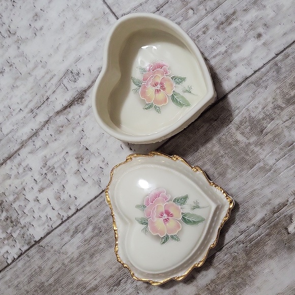 Vintage Porcelain Heart Musical Trinket Box - Picture 2 of 10